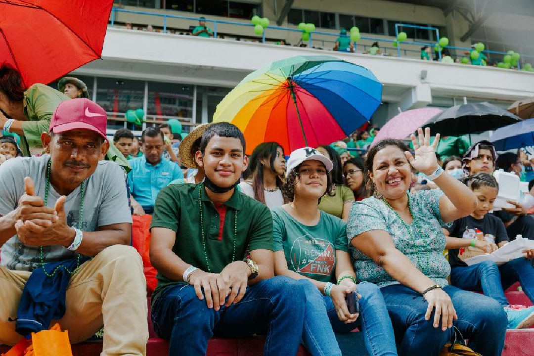 images/football_fans_in_stadium.jpg